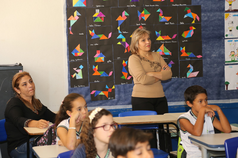 Silvania, professora dos alunos do 4º ano e Naila Mourthé, assessora da Presidência do TCEMG